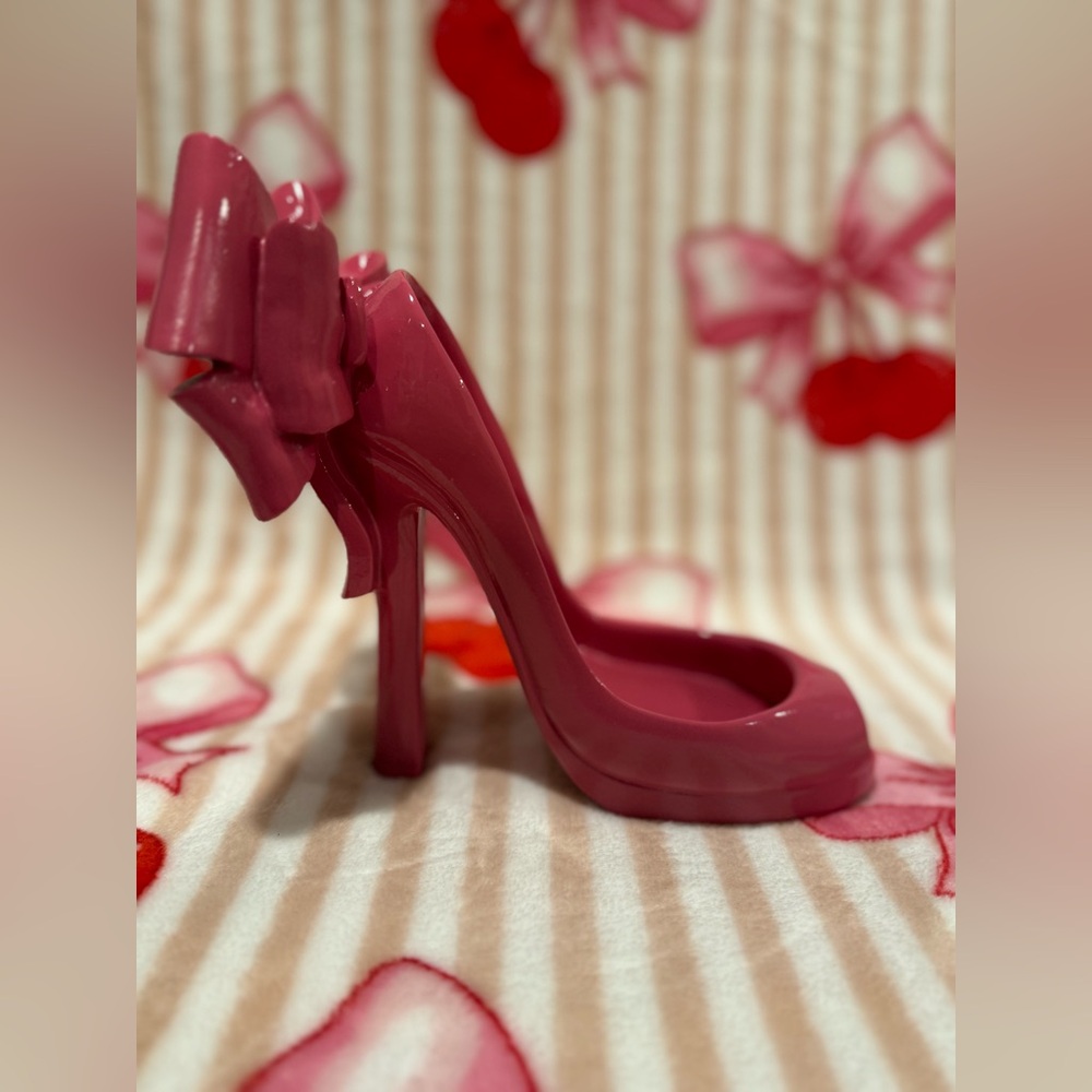 Chic Pink Bow High Heel Figure